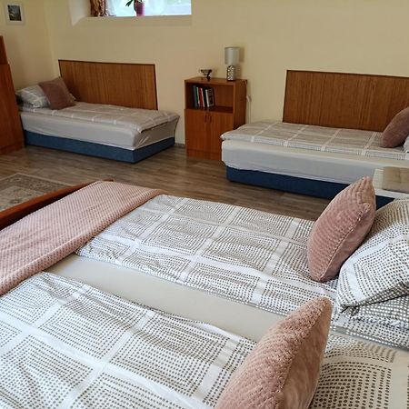 Cehmesterek Apartman Eger Luaran gambar