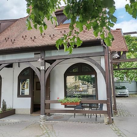 Cehmesterek Apartman Eger Luaran gambar