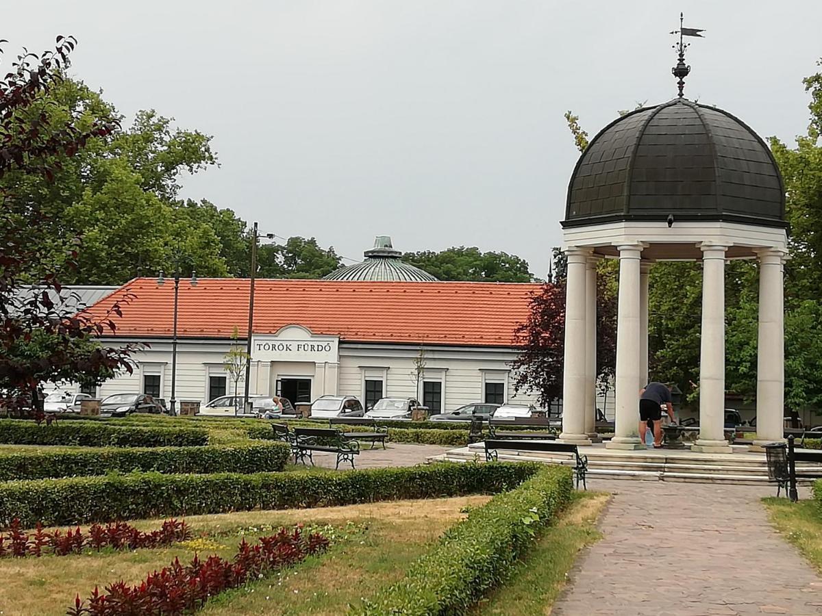 Cehmesterek Apartman Eger Luaran gambar