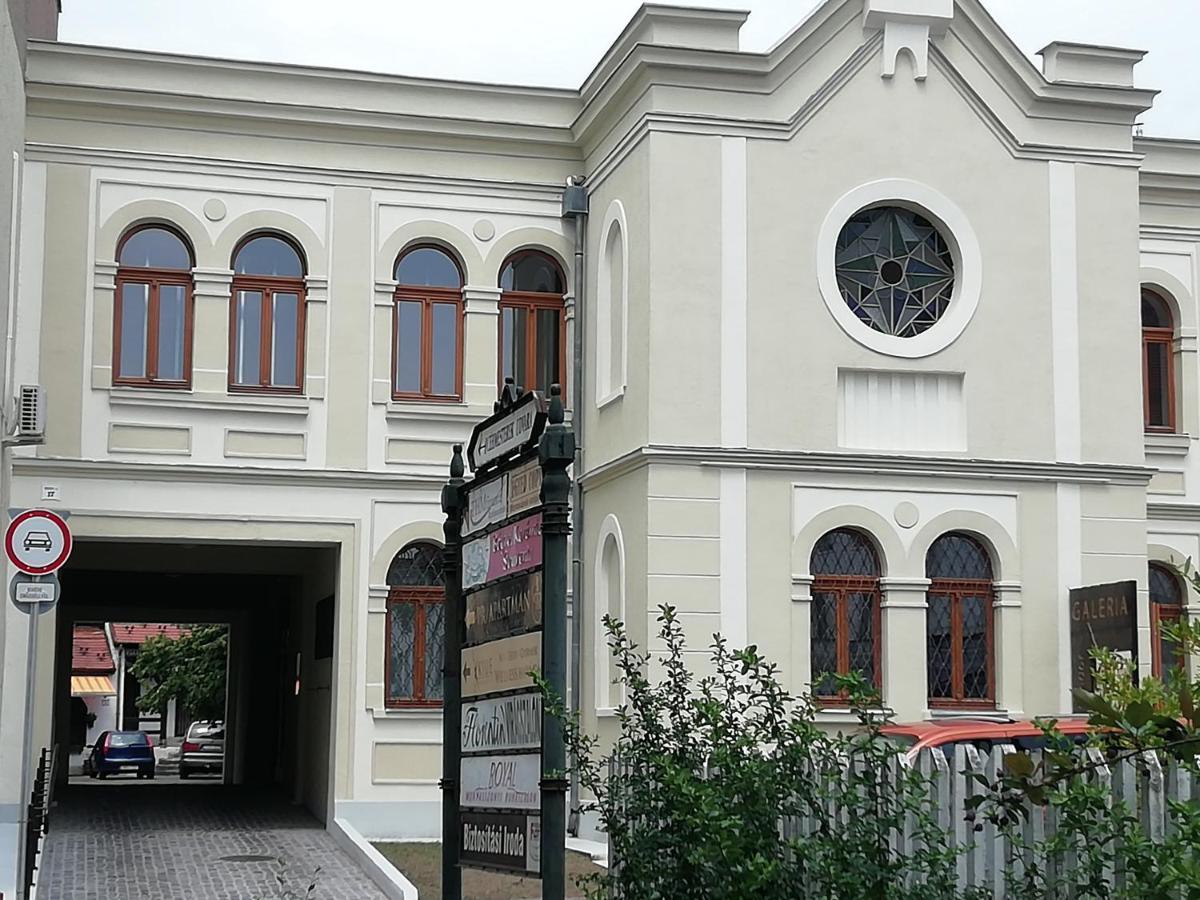 Cehmesterek Apartman Eger Luaran gambar