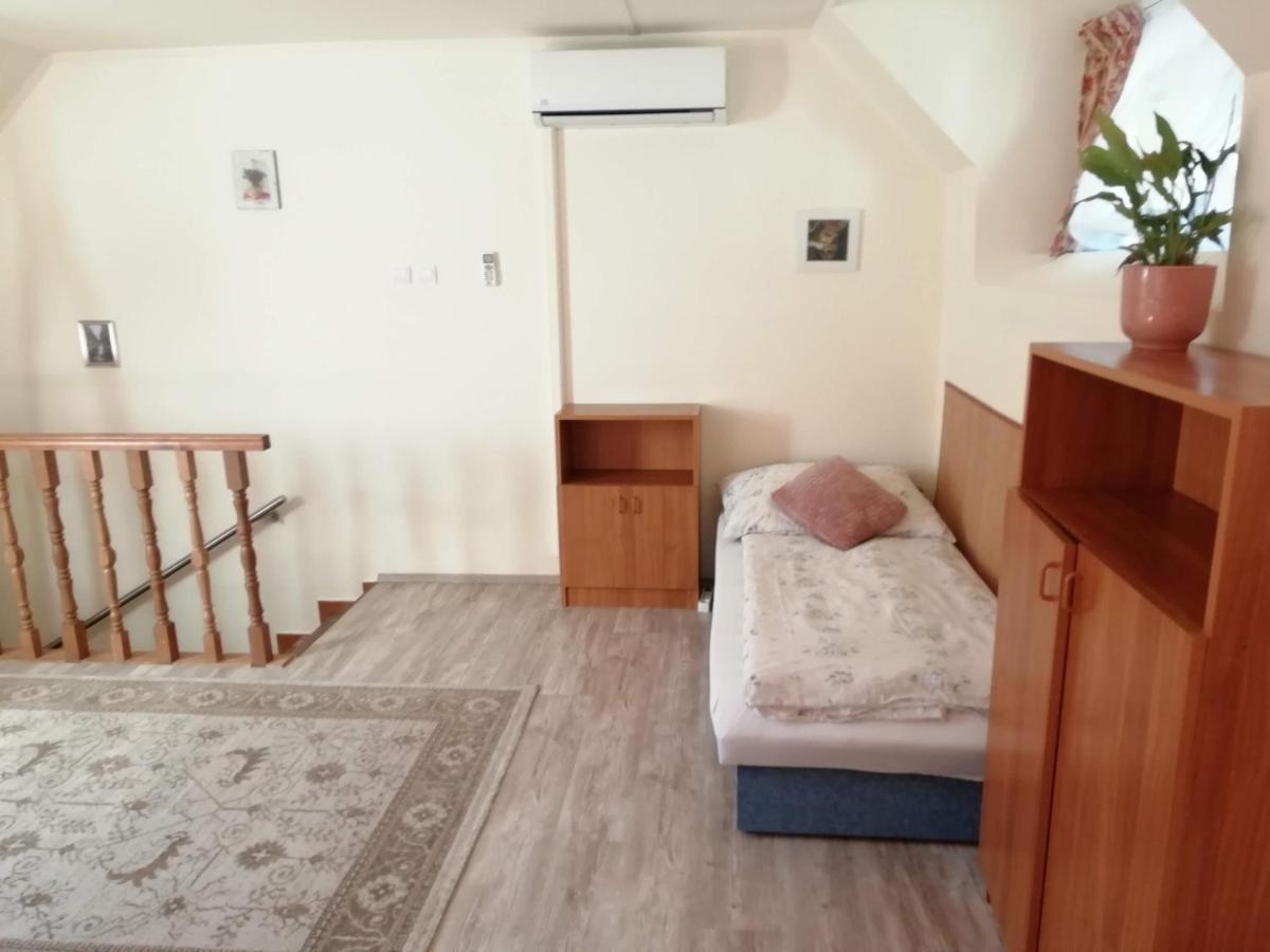 Cehmesterek Apartman Eger Luaran gambar