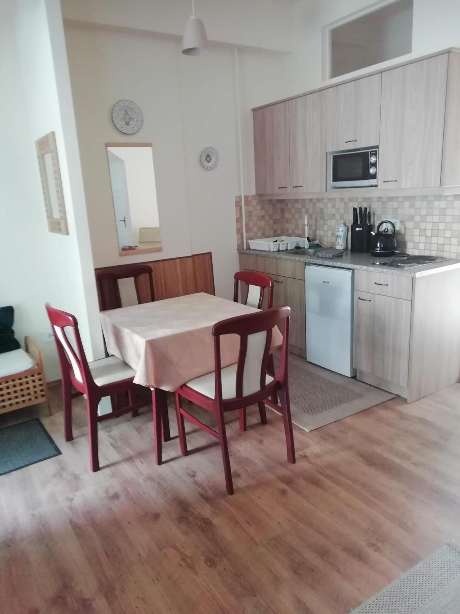 Cehmesterek Apartman Eger Luaran gambar