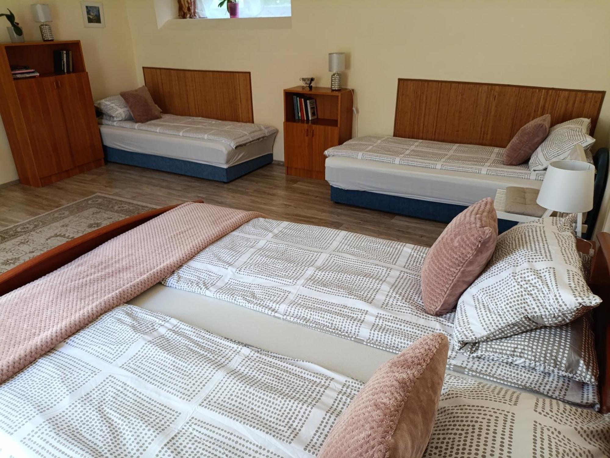 Cehmesterek Apartman Eger Luaran gambar