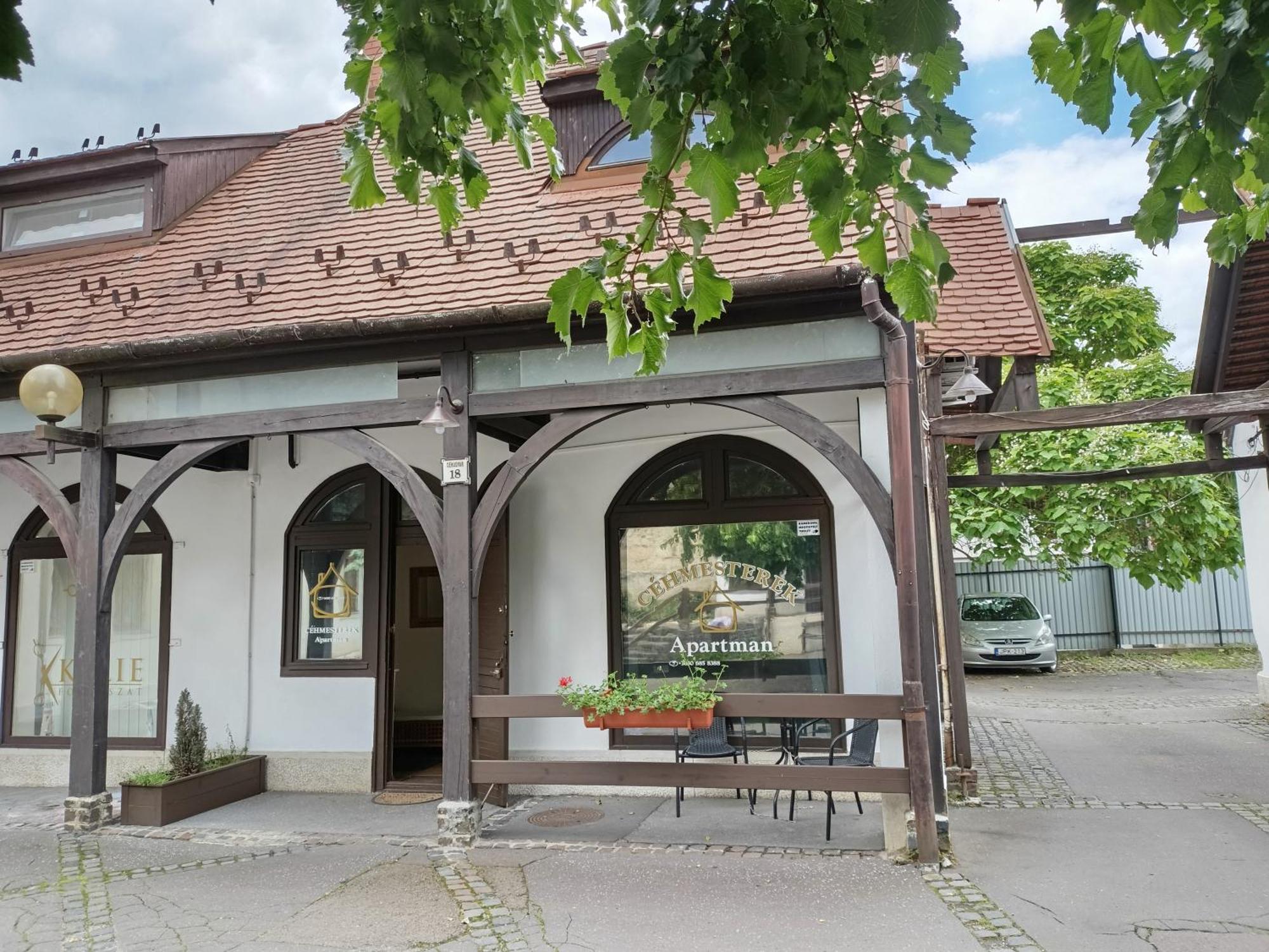 Cehmesterek Apartman Eger Luaran gambar