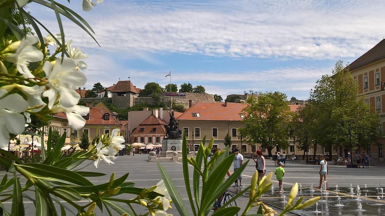 Cehmesterek Apartman Eger Luaran gambar
